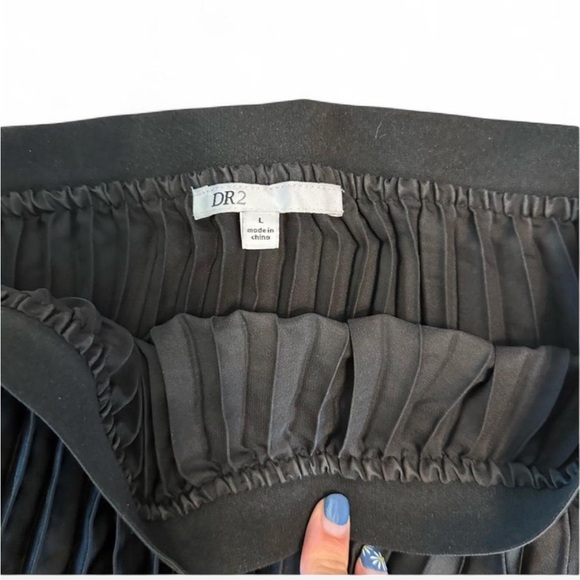 DR2 Midnight Black A-Line Pleated Plisse Skirt - Picture 2 of 2